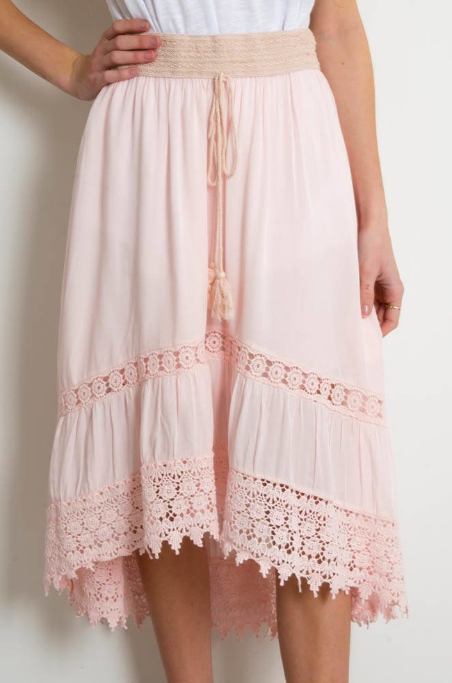 SPÓDNICA MIDI Z GUMĄ W PASIE ORAZ AŻUROWYM WYKOŃCZENIEM-JASNY RÓŻ