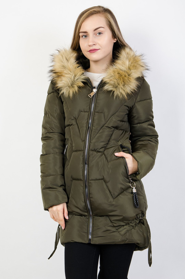 Zielona pikowana kurtka ze srebrnymi zamkami