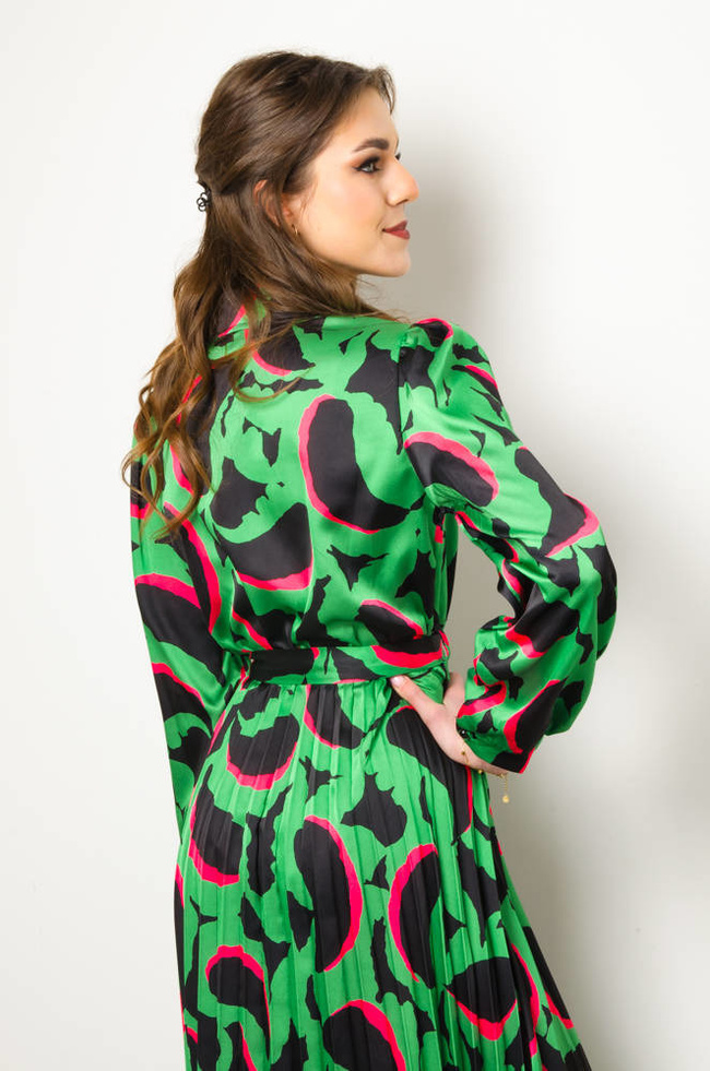 SUKIENKA DŁUGA WE WZORY Z PLISOWANYM DOŁEM- CZARNO-ZIELONA