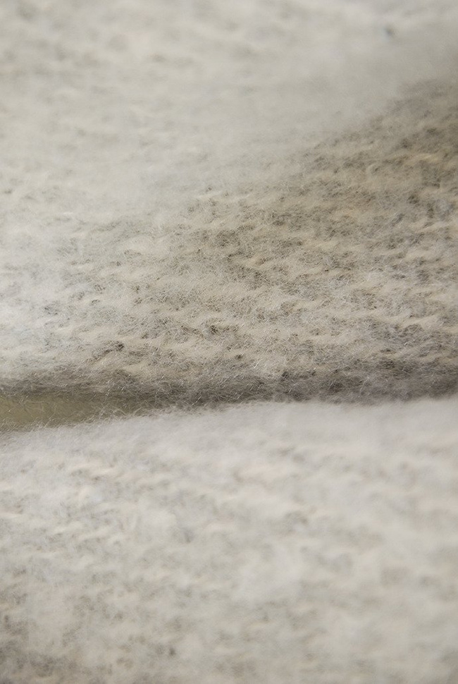 Ciepły szaro-beżowy szal