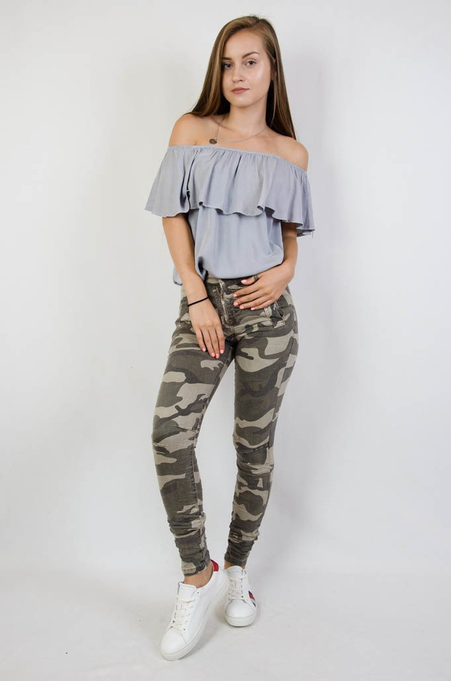 Przylegające spodnie moro z zamkami z tyłu