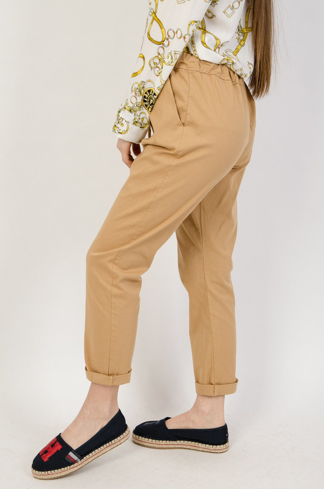 Brązowe materiałowe spodnie wiązane w pasie 