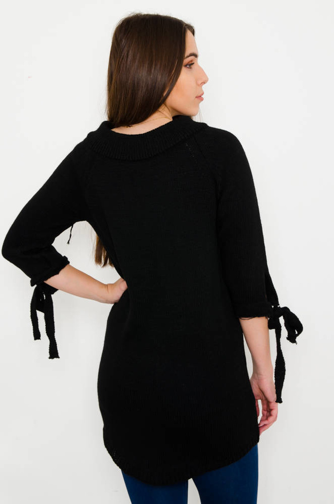 CZARNY SWETER ZE WSTAŻKĄ NA RĘKAWIE