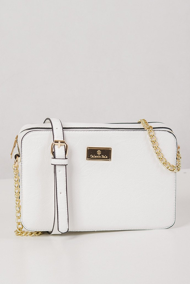 Kremowa, usztywniana torebka ze złotym łańcuszkiem