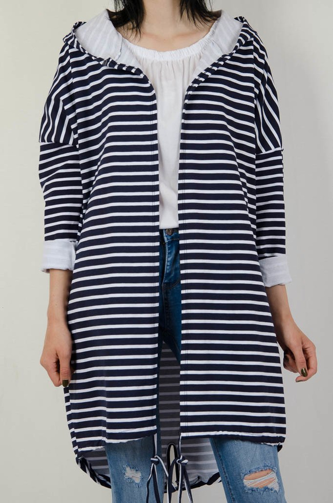 NARZUTA W PASKI Z GWIAZDĄ NA PLECACH 