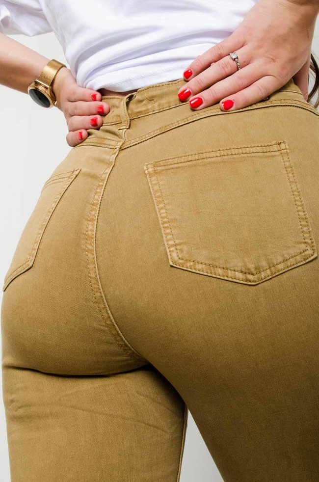 CAMELOWE dopasowane spodnie z wysokim stanem