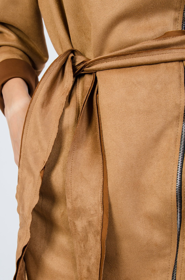 Brązowy zamszowy płaszcz