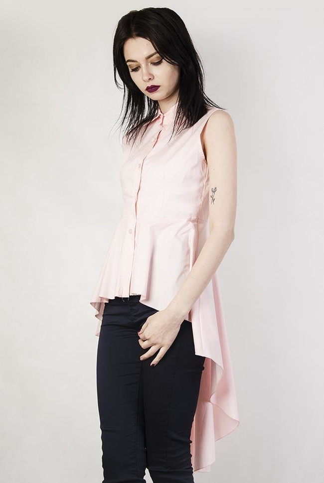 Jasnoróżowa koszula z przedłużanym tyłem