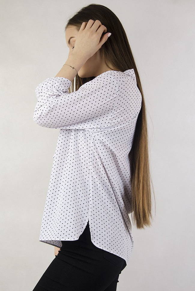 Biała bluzka w trójkąty z wiązaniem przy szyi