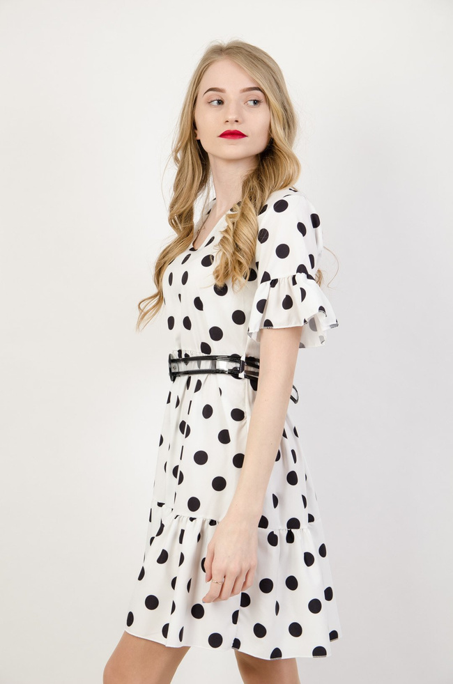 Biała sukienka w grochy