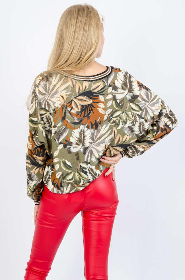 Zielona bluza z dekoltem w szpic