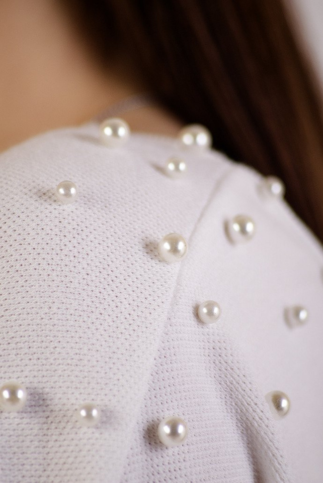 Biała bluzka z perełkami