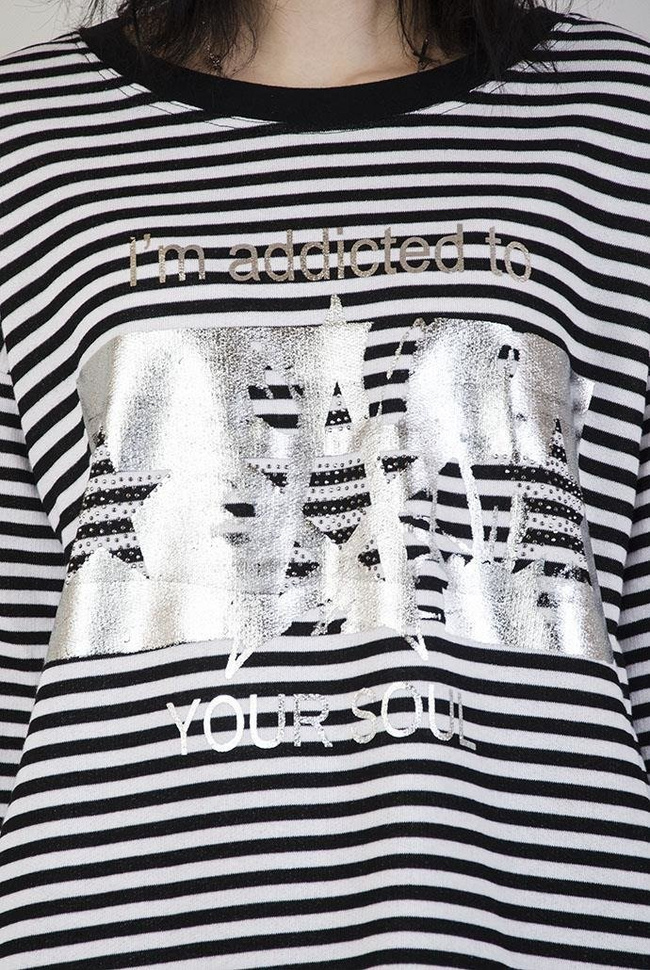 Biała bluzka w czarne paski, z nadrukiem