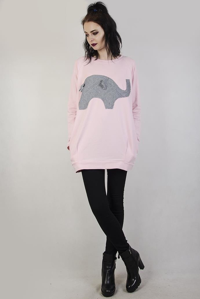 Jasnoróżowa bluzka z szarą naszywką słoniem