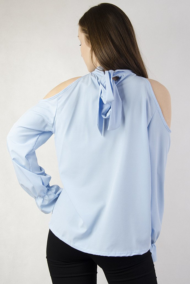 Niebieska bluzka na długi rękaw z odkrytymi ramionami