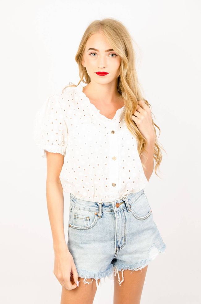 BIAŁA AŻUROWA BLUZKA ZAPINANA NA GUZIKI 