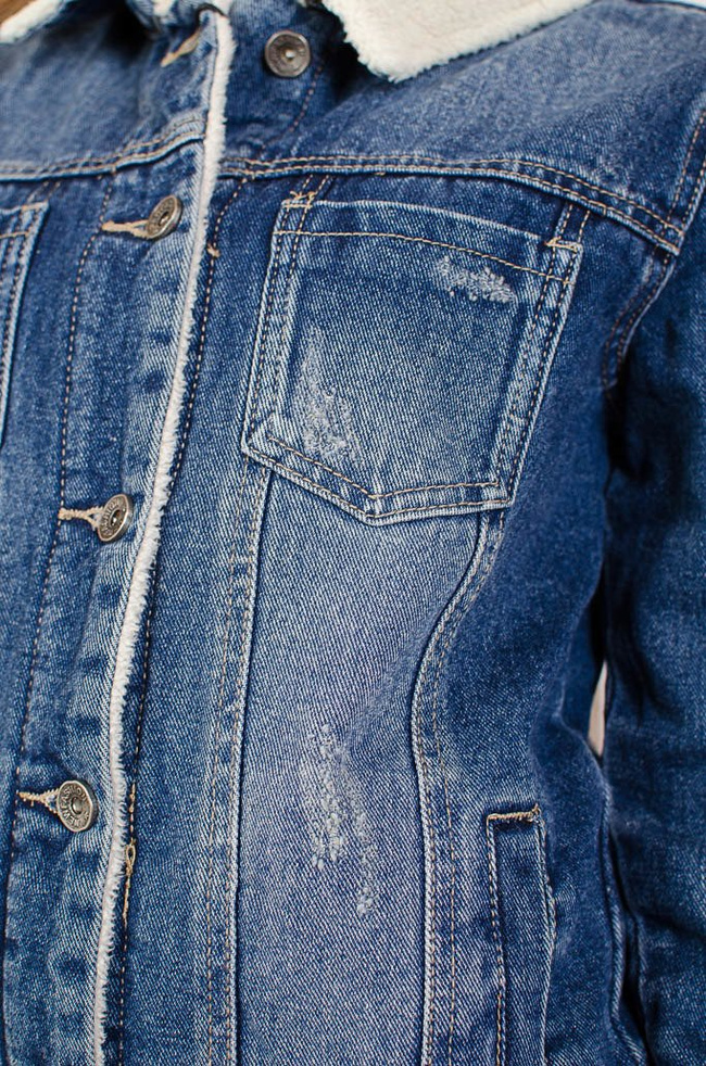 Ciemna kurtka jeansowa z kożuchem