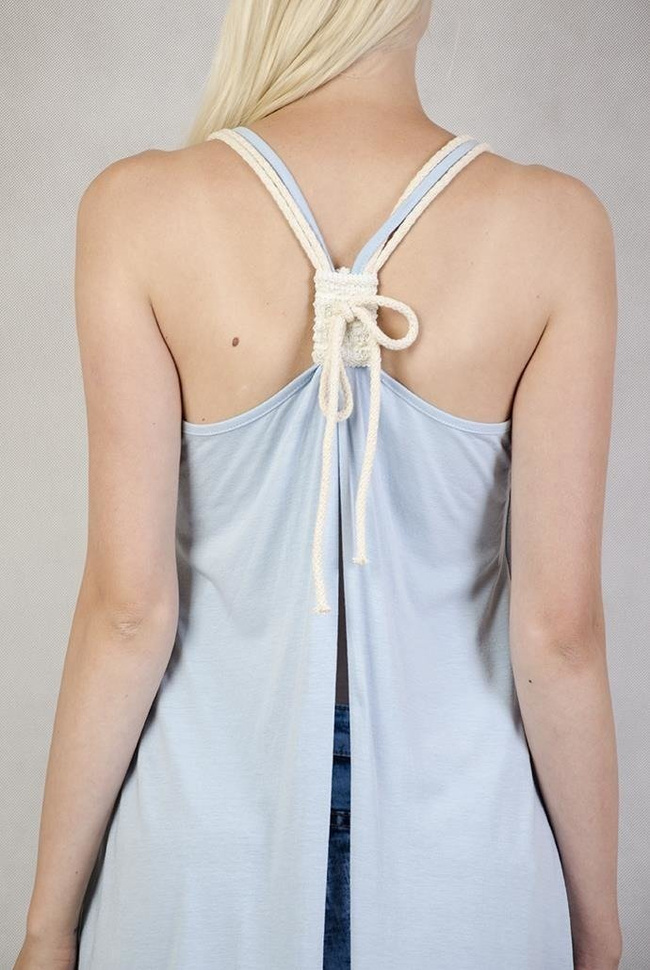 Asymetryczna bluzka z węzłem na plecach niebieska