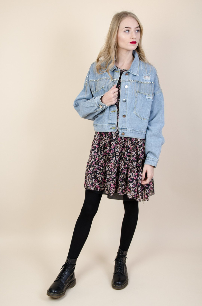 JASNA KURTKA JEANSOWA OVERSIZE Z CYRKONIAMI