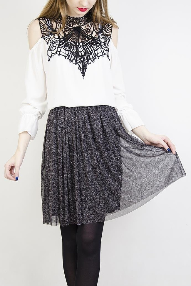 Czarna spódniczka przeszywana srebrną nicią