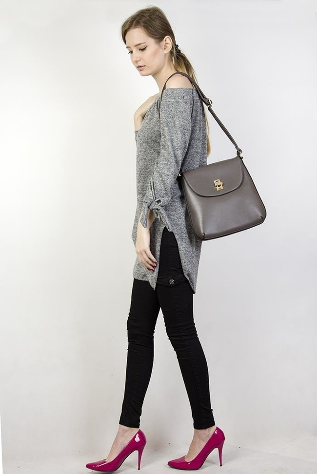 Beżowa torebka na ramię z regulowanym paskiem