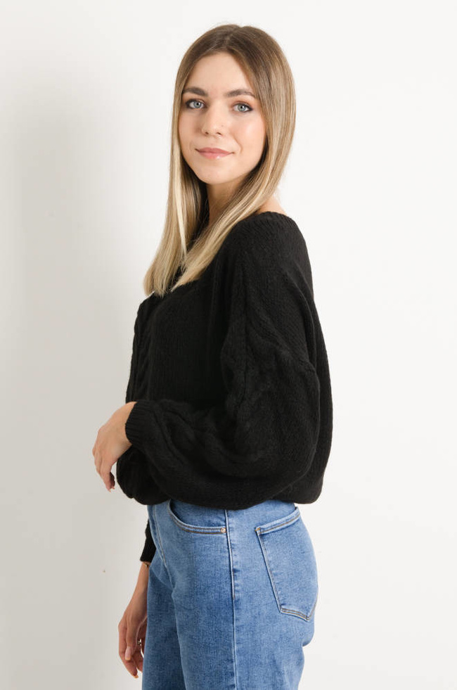CZARNY SWETER O LUŹNYM KROJU