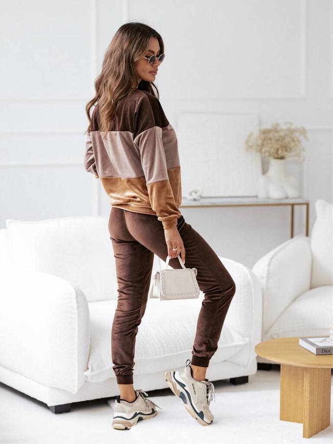 KOMPLET DRESOWY SPODNIE+ BLUZA W PASKI - CZEKOLADOWY