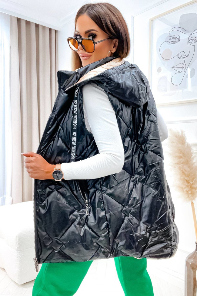 KAMIZELKA PIKOWANA Z KAPTUREM - CZARNA