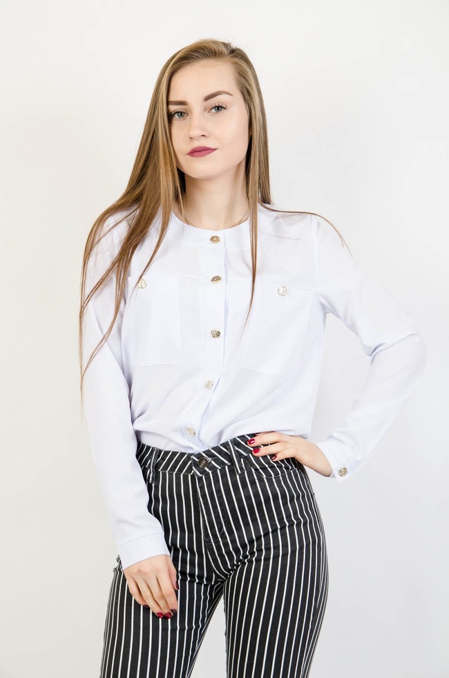 Biała koszula ze złotymi guzikami