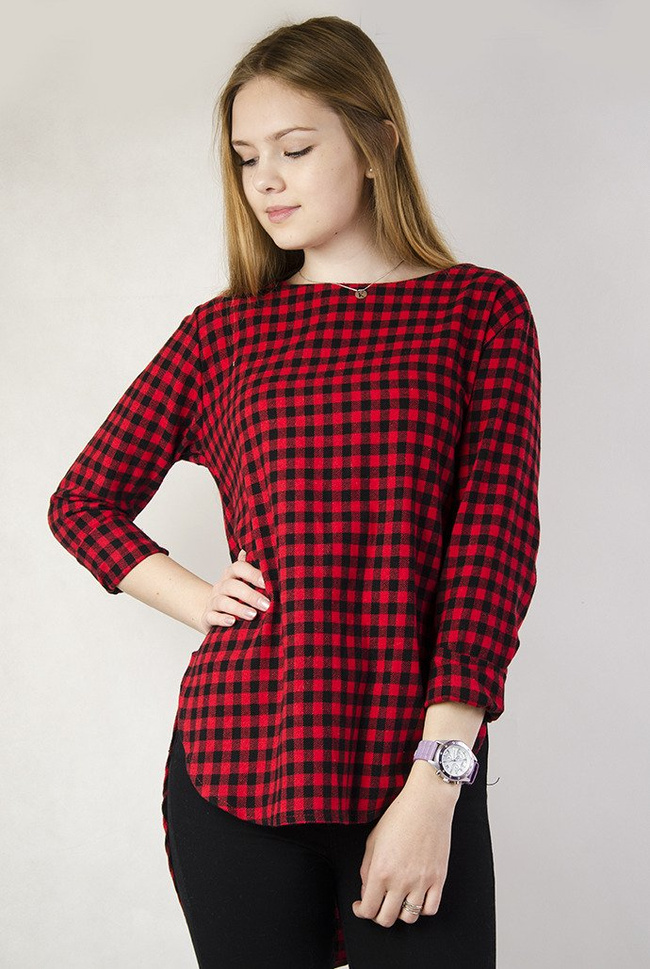 Asymetryczna czerwona bluzka w kratę