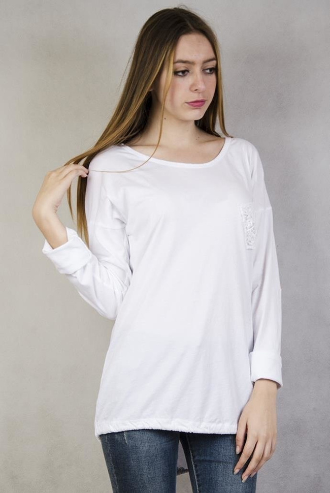 Biała bluzka z podwijanymi rękawami i ażurową kieszonką