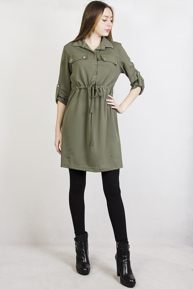 Zielona sukienka ze ściągaczem w talii