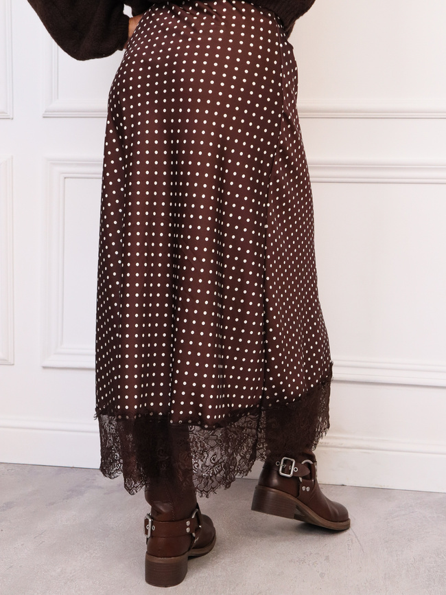 SPÓDNICA SATYNOWA MAXI W KROPKI ZAKOŃCZONA KORONKĄ- CZEKOLADOWA