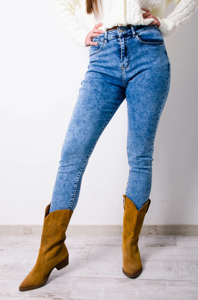 NIEBIESKIE DEKATYZOWANE SPODNIE JEANSOWE Z WYSOKIM STANEM