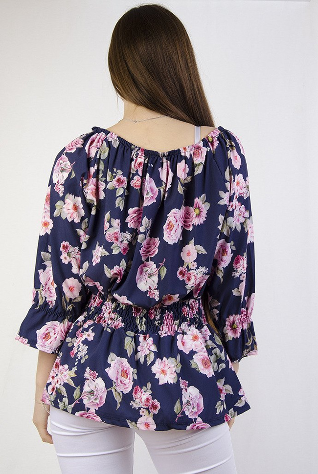 Granatowa bluzka w kwiaty ze ściągaczem w pasie 