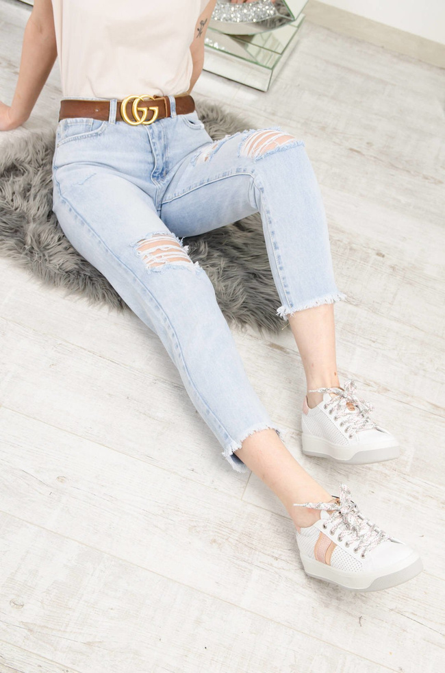 JASNE SPODNIE JEANSOWE TYPU BOYFRIEND Z DZIURAMI