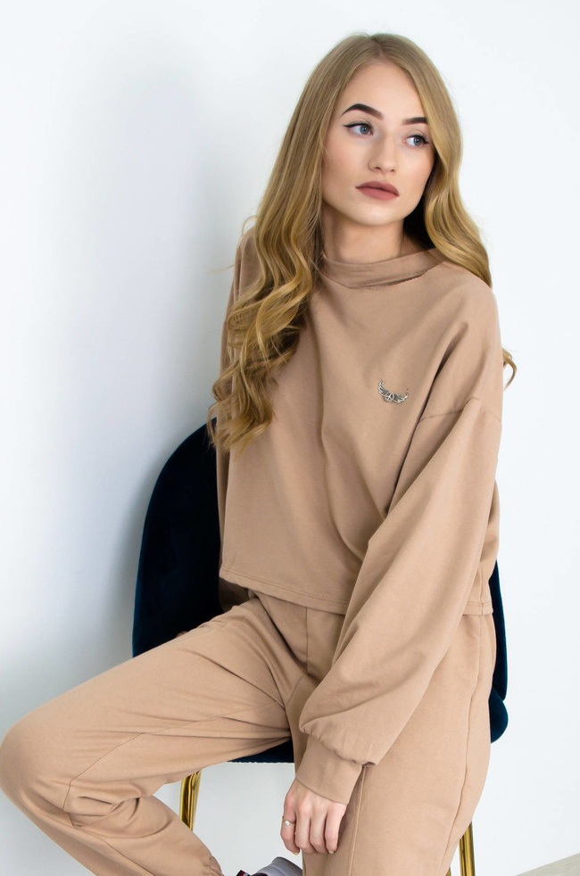 JASNO-BRĄZOWY BAWEŁNIANY KOMPLET DRESOWY Z PRZYPINKĄ