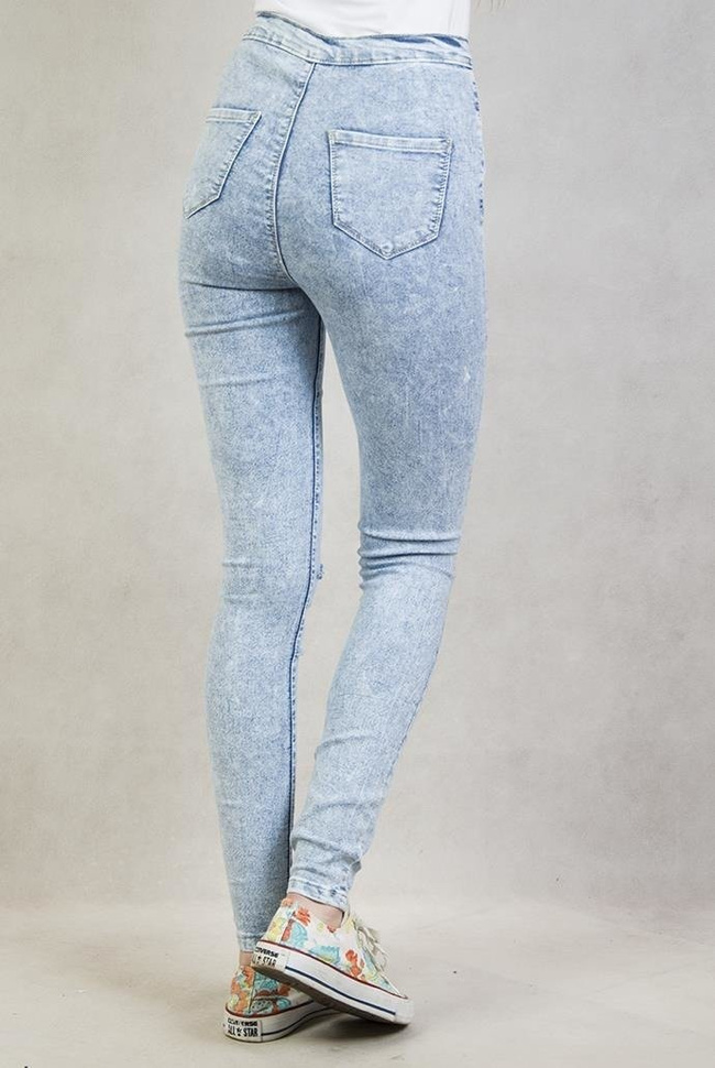 Spodnie dekatyzowane z przecięciami na kolanach