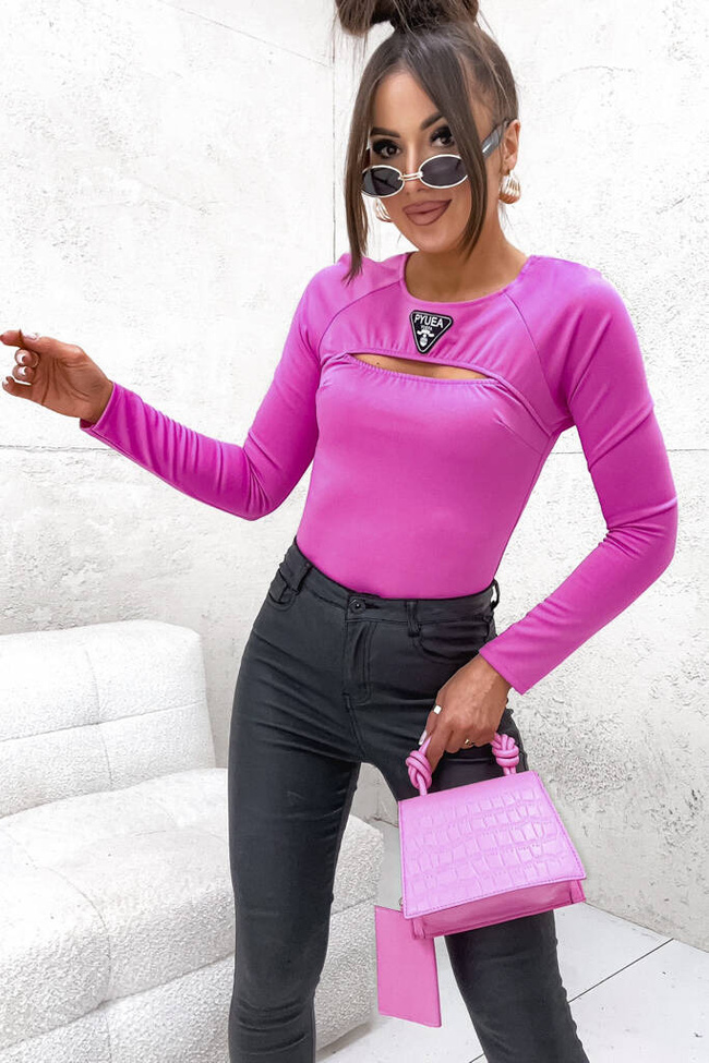 BODY Z WYCIĘCIEM NA DEKOLCIE I NASZYWKĄ- RÓŻOWE