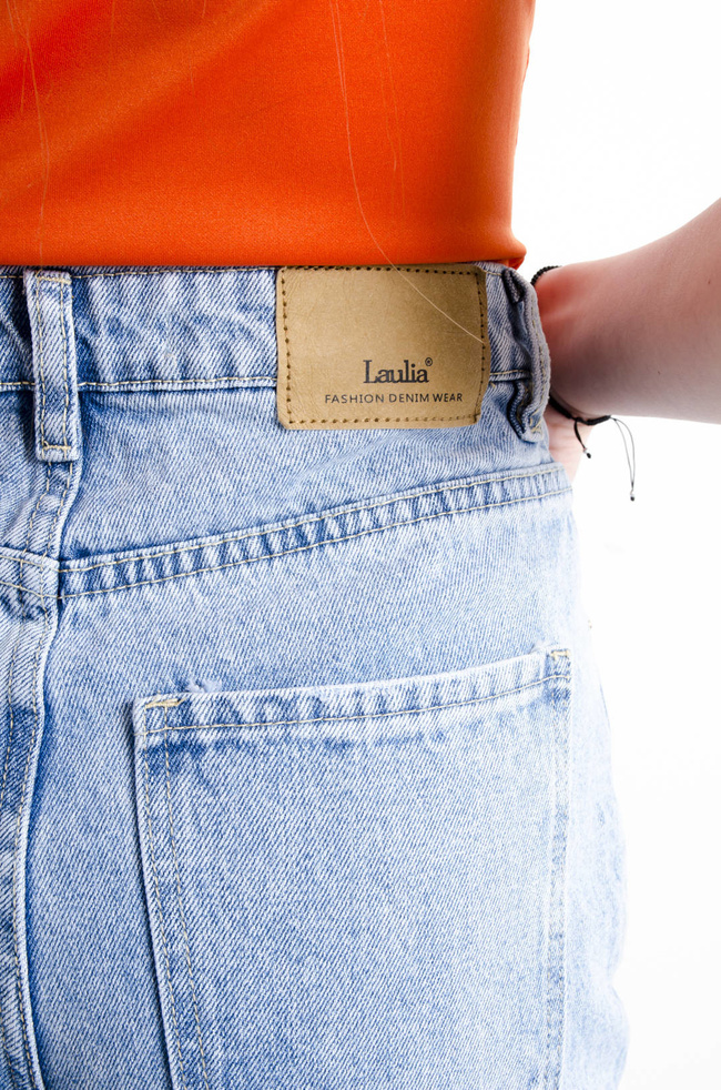 SPODNIE JEANSOWE MOM FIT Z DZIURAMI