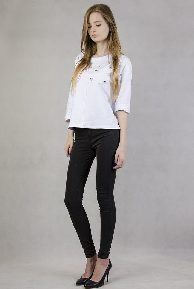 Biała bluzka z koralikami i rękawem 3/4