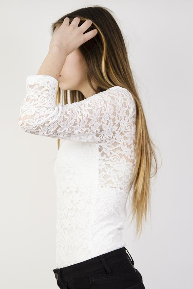 Białe koronkowe body z usztywnieniem