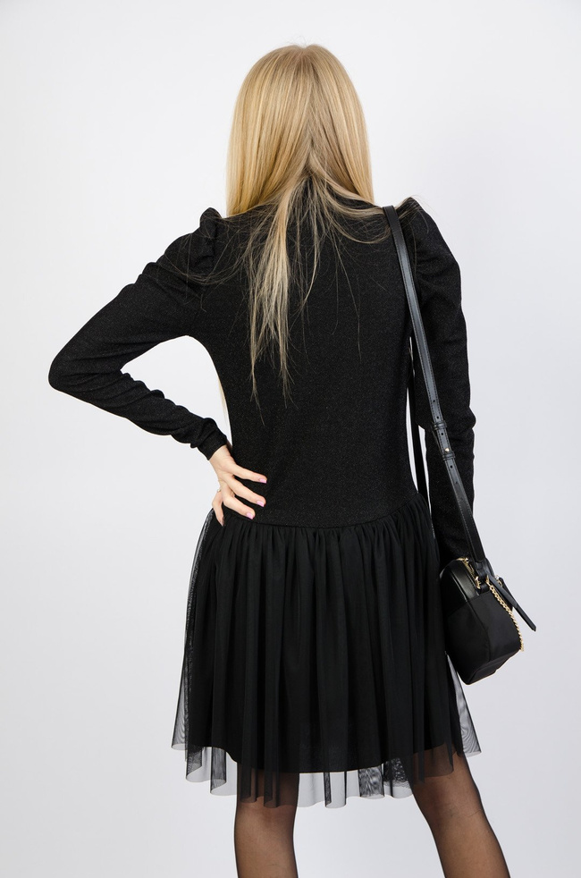 CZARNA POŁYSKUJĄCA SUKIENKA Z PÓŁGOLFEM - DÓŁ TIULOWY