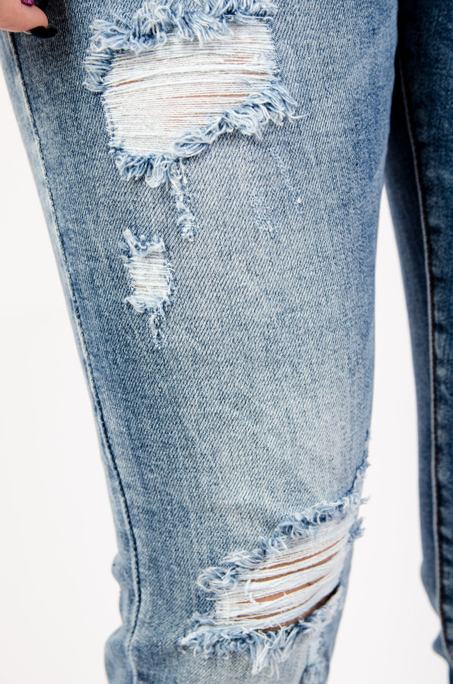 JASNE SPODNIE JEANSOWE Z PRZETARCIAMI - WYSOKI STAN 