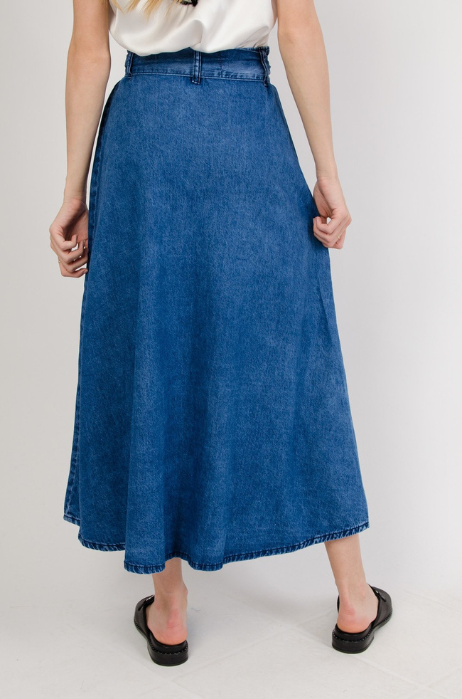 Długa rozszerzana spódnica z guzikami