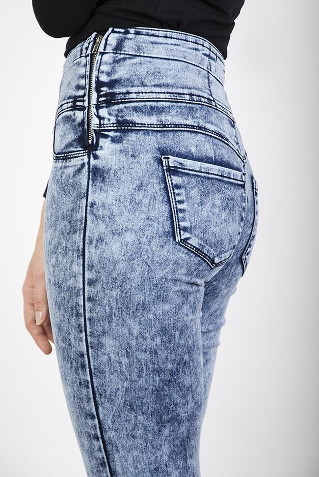 Jasne spodnie skinny jeans z zamkiem z boku