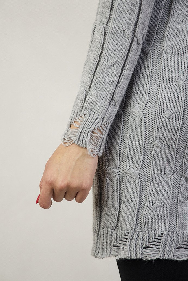 Szary sweter przedłużany, z kominem