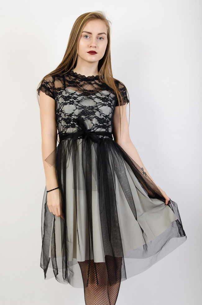 Czarna sukienka koronkowa z tiulem