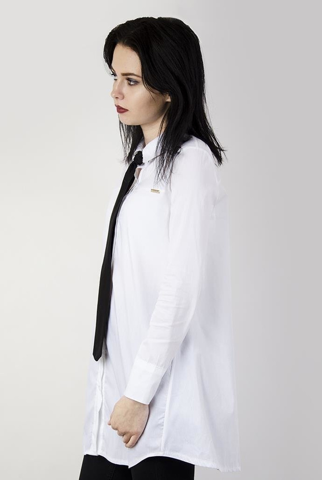 Biała koszula z wiązaniem przy szyi