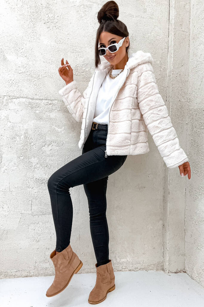 KREMOWA FUTRZANA KURTKA Z KAPTUREM